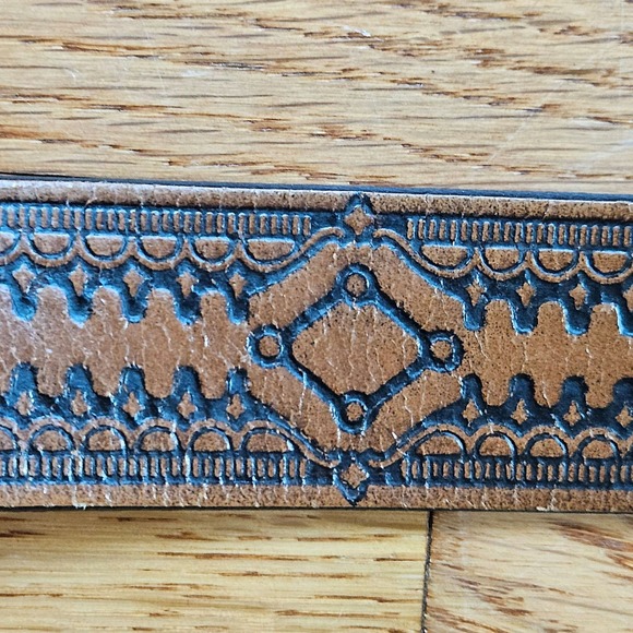 Brown & Black Tooled Leather Belt Size 42 - Picture 3 of 9